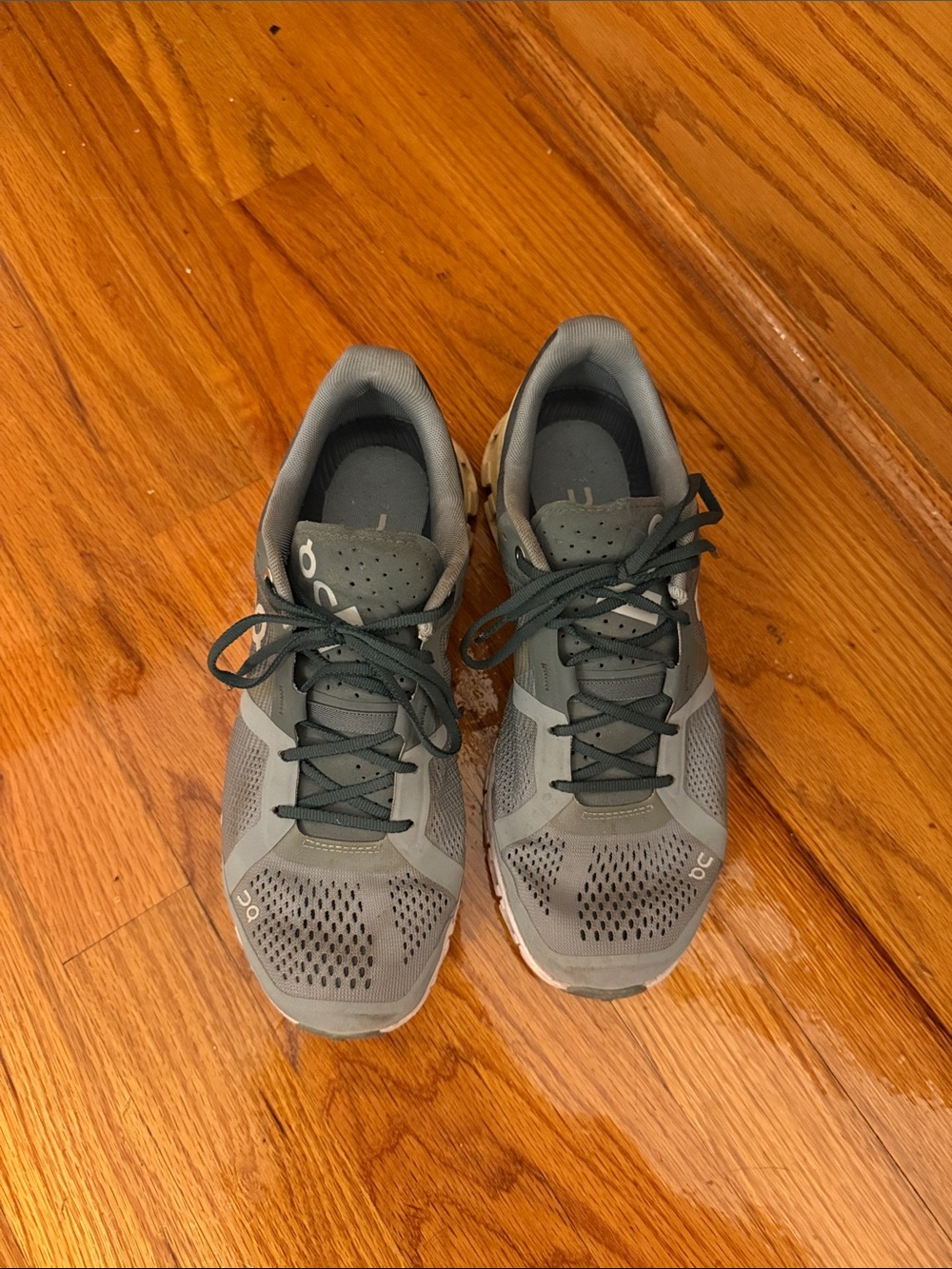 On Cloud Running Shoes Size 7